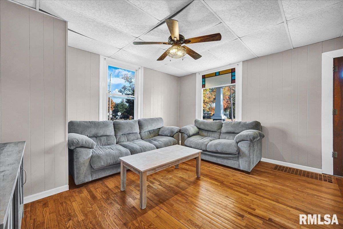 186 North Cone Street Farmington, IL 61531 - Photo 4 of 38