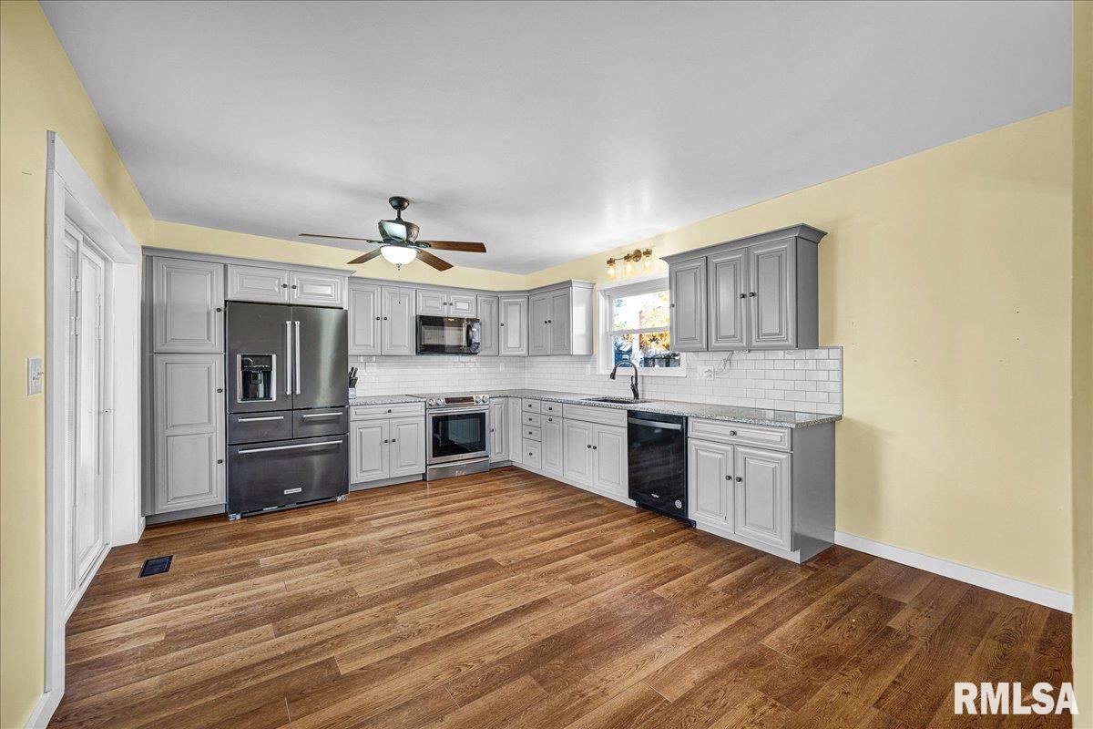 186 North Cone Street Farmington, IL 61531 - Photo 5 of 38