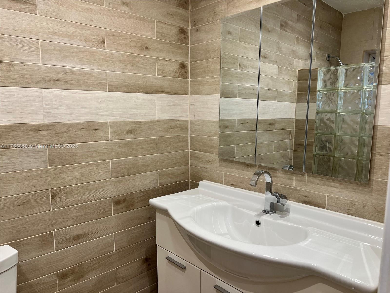 480 Northwest 16th Street Homestead, FL 33030 - Photo 12 of 14 a bathroom with a sink shower and a bathtub