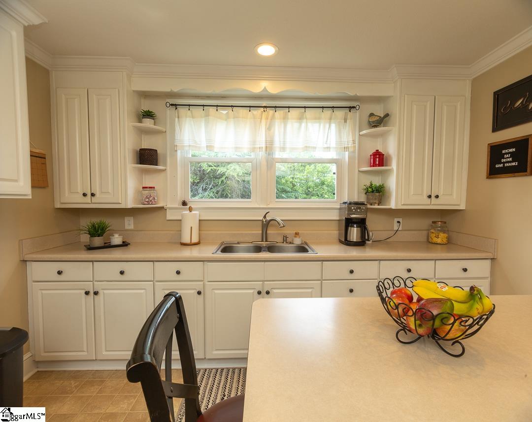 5301 Locust Hill Road Travelers Rest, SC 29690 - Photo 7 of 35