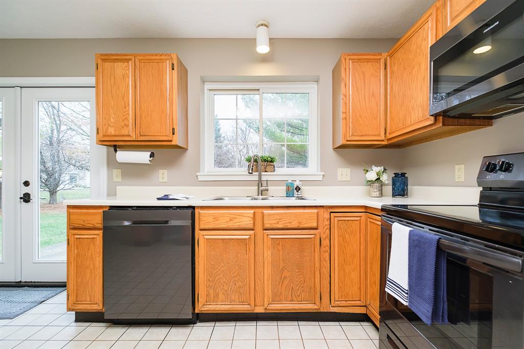 10839 Thistle Ridge Fishers, IN 46038 - Photo 16 of 51 Gallery Image 16