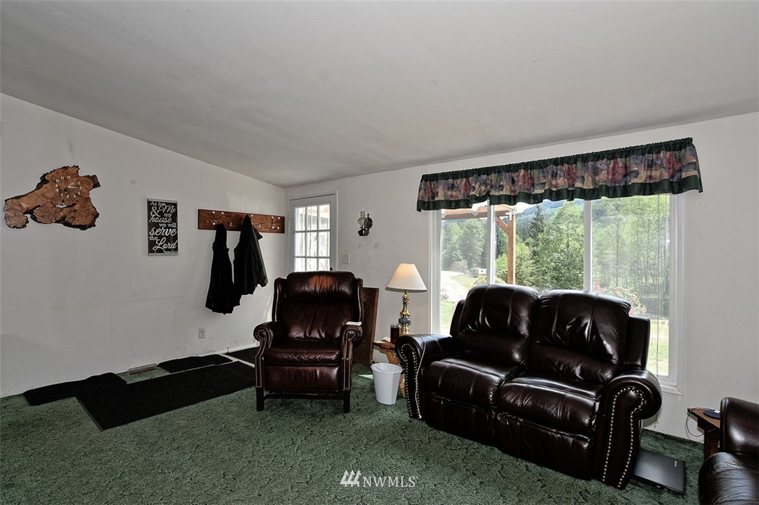 28249 Lake Cavanaugh Road Mount Vernon, WA 98274 - Photo 4 of 19 Gallery Image 4