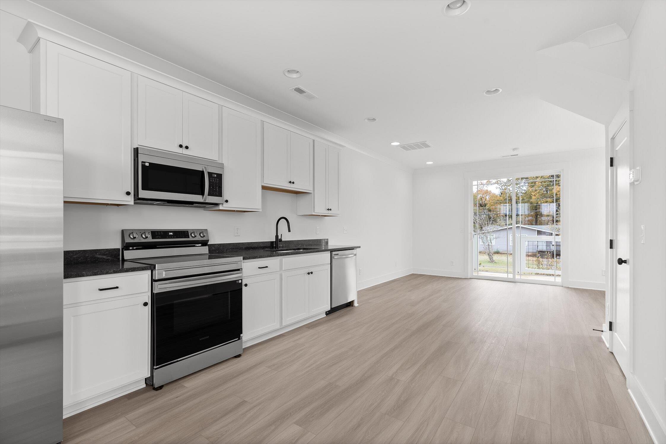 168 John Arnold Street, Unit 42 East Ridge, TN 37412 - Photo 10 of 53 07-188 John Arnold-7