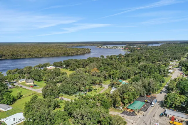 $450,000 | 413 Elm Street, Welaka, FL 32193