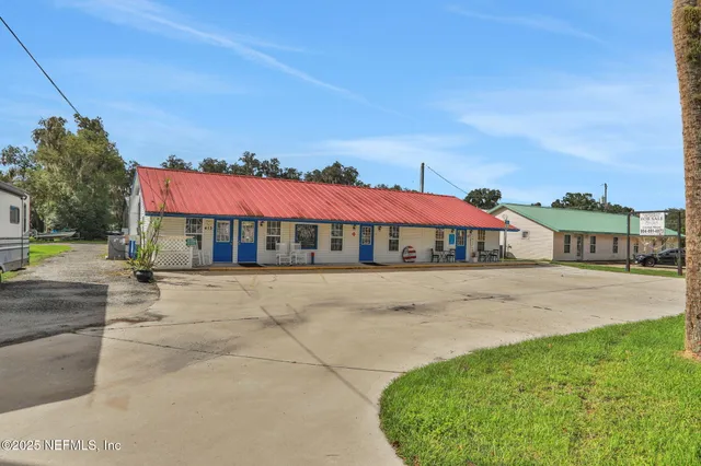 $450,000 | 413 Elm Street, Welaka, FL 32193