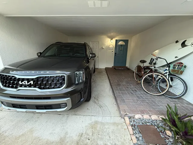 a view of a garage