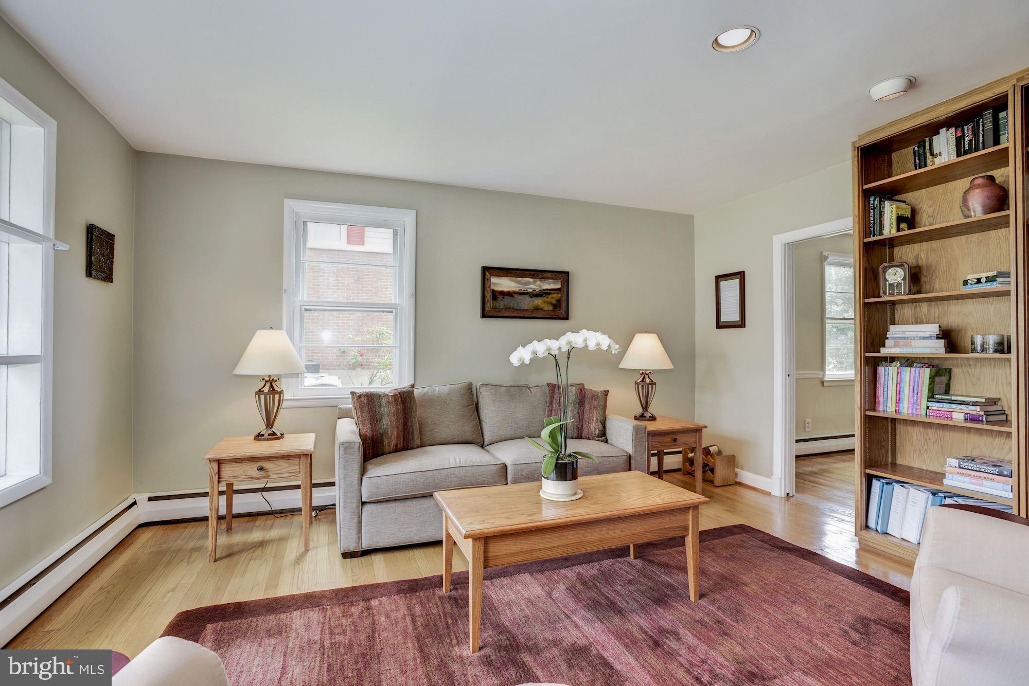 1911 Clifden Road Baltimore, MD 21228 - Photo 5 of 30 Living Room