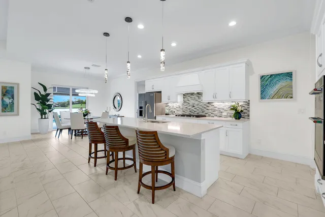 $2,083,500 | 14386 Laguna Springs Lane, Naples, FL 34114
