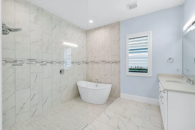 $2,083,500 | 14386 Laguna Springs Lane, Naples, FL 34114