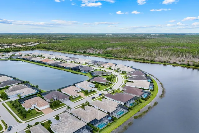 $2,083,500 | 14386 Laguna Springs Lane, Naples, FL 34114