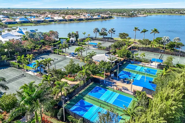 $2,083,500 | 14386 Laguna Springs Lane, Naples, FL 34114