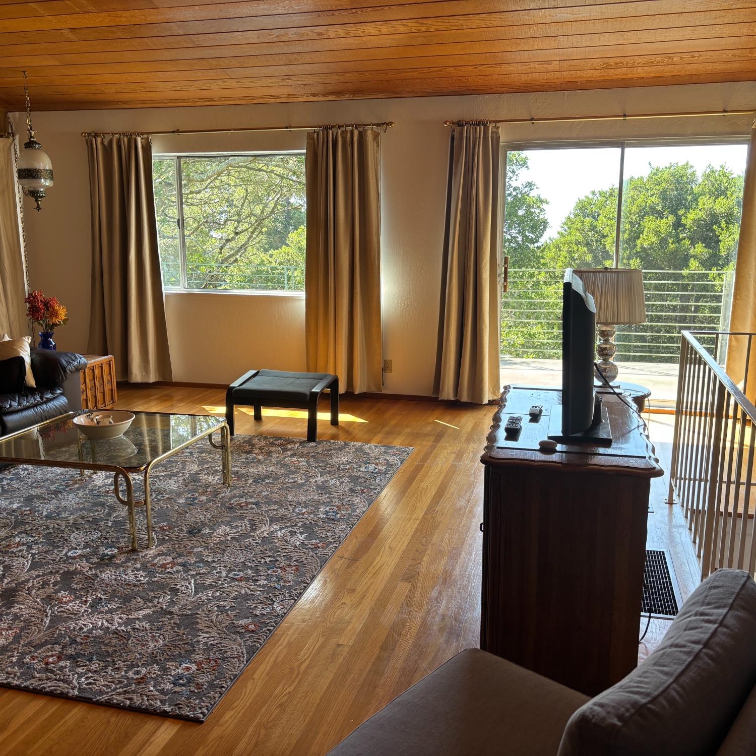 564 Spruce Street Berkeley, CA 94707 - Photo 3 of 27 Living Rm 2