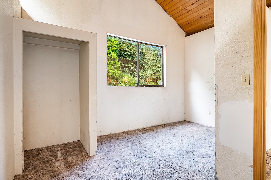 26430 Lake Fenwick Road South Kent, WA 98032 - Photo 15 of 30 a view of an empty room with a window