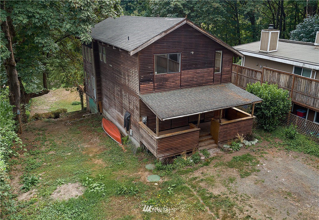 26430 Lake Fenwick Road South Kent, WA 98032 - Photo 18 of 30 a house view with a garden space