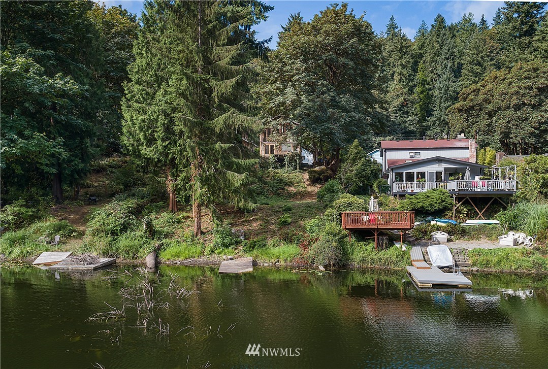 26430 Lake Fenwick Road South Kent, WA 98032 - Photo 24 of 30 a wooden bench sitting in middle of a lake