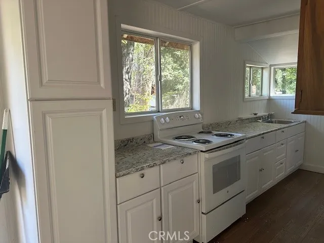 $1,200 | 25014 Moon Drive, Crestline, CA 92325