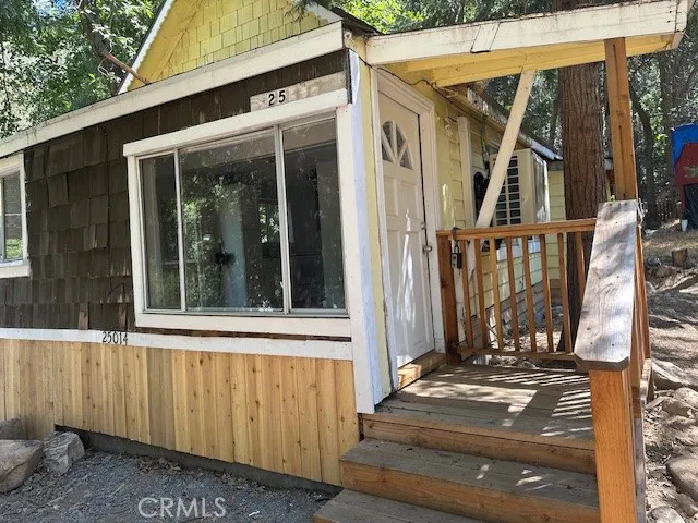 $1,200 | 25014 Moon Drive, Crestline, CA 92325