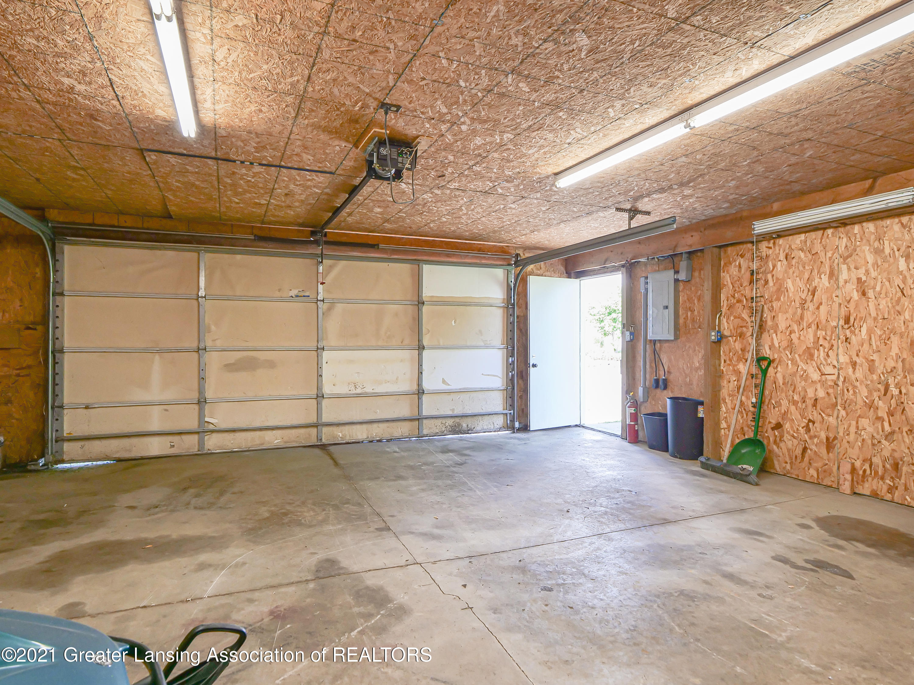 10544 Oneida Road Grand Ledge, MI 48837 - Photo 34 of 47 10544_Oneida_Rd-38