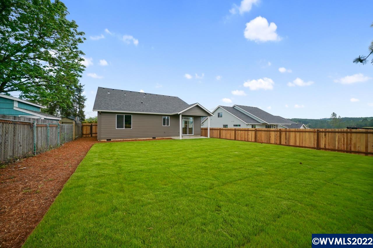 1621 Southwest Ellis Street Dallas, OR 97338 - Photo 33 of 34 Gallery Image 33