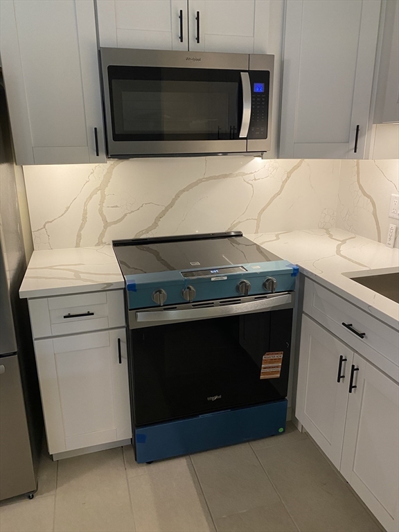 21 Clark's Road, Unit 204 Amesbury, MA 01913 - Photo 8 of 32