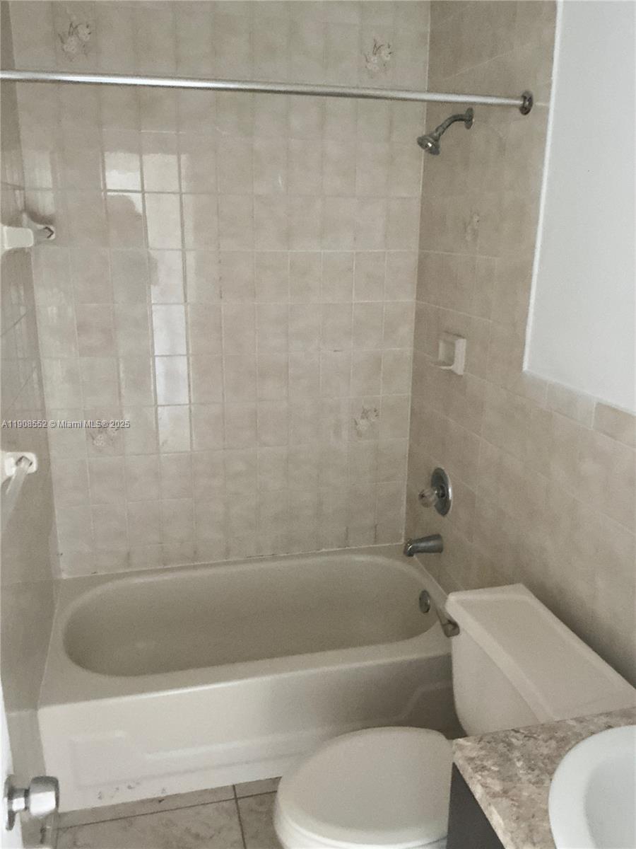 256 East 7th Street, Unit 202 Hialeah, FL 33010 - Photo 4 of 5 a bathroom with a bathtub and a toilet