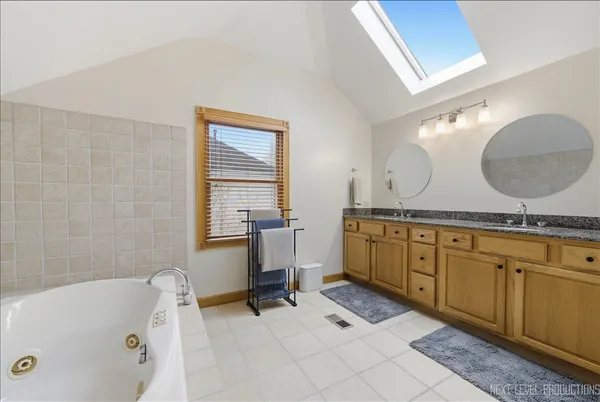 $675,000 | 135 Westhaven Circle, Geneva, IL 60134