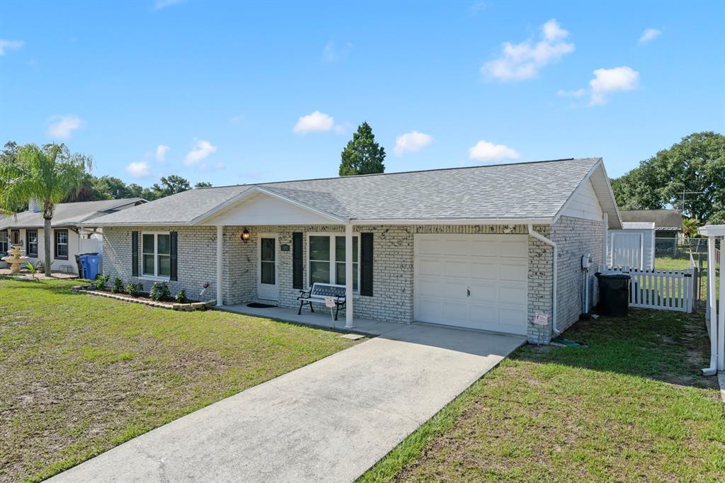 11403 Fillmore Avenue Seffner, FL 33584 - Photo 3 of 33