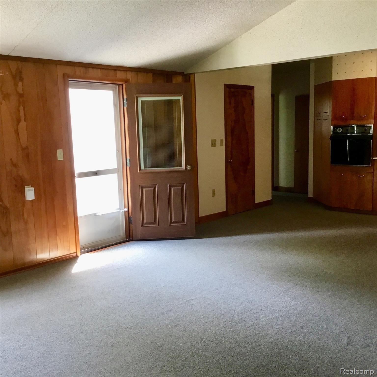 11149 Foley Road Fenton, MI 48430 - Photo 9 of 30 IMG-2770.jpg