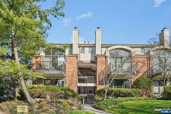 $689,000 | 2 Carlyle Court, Teaneck, NJ 07666