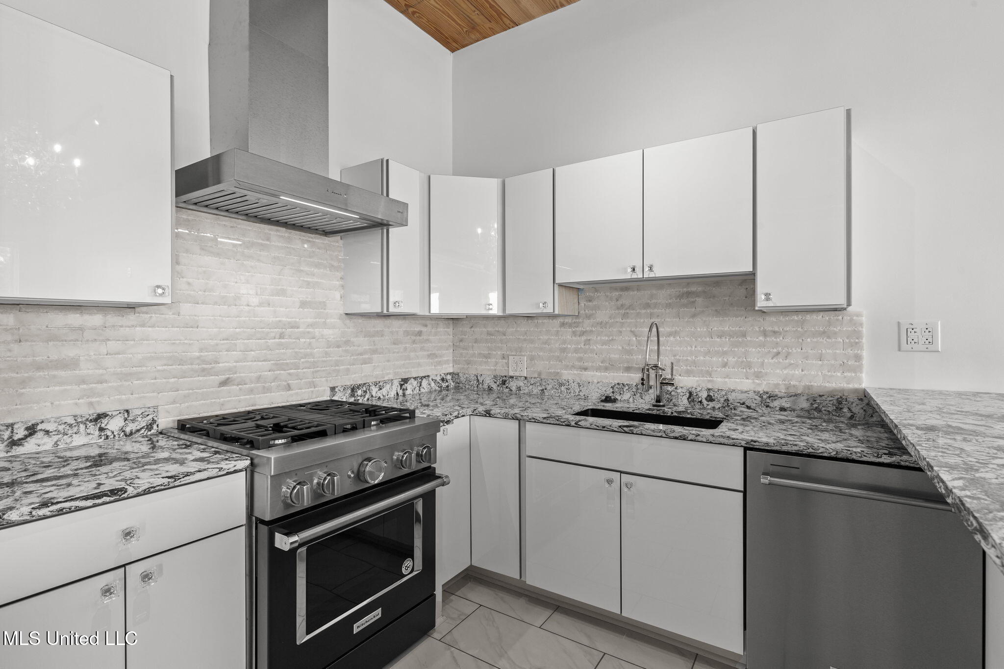 145 Republic Street, Unit 431 Madison, MS 39110 - Photo 11 of 116 10-web-or-mls-LR Penthouse-10