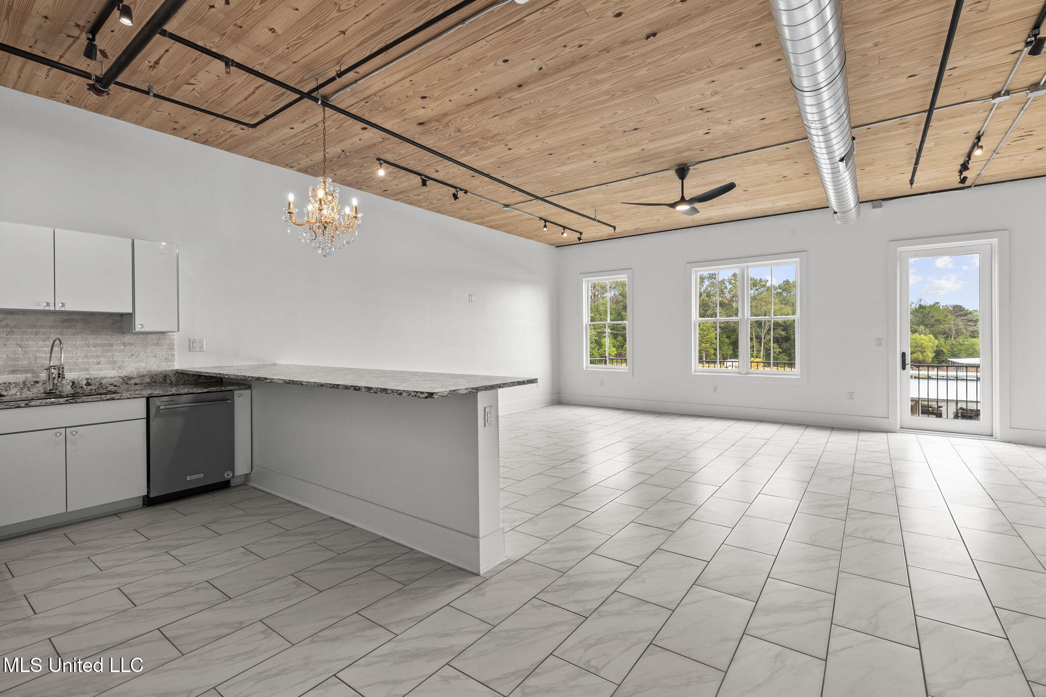 145 Republic Street, Unit 431 Madison, MS 39110 - Photo 14 of 116 13-web-or-mls-LR Penthouse-13