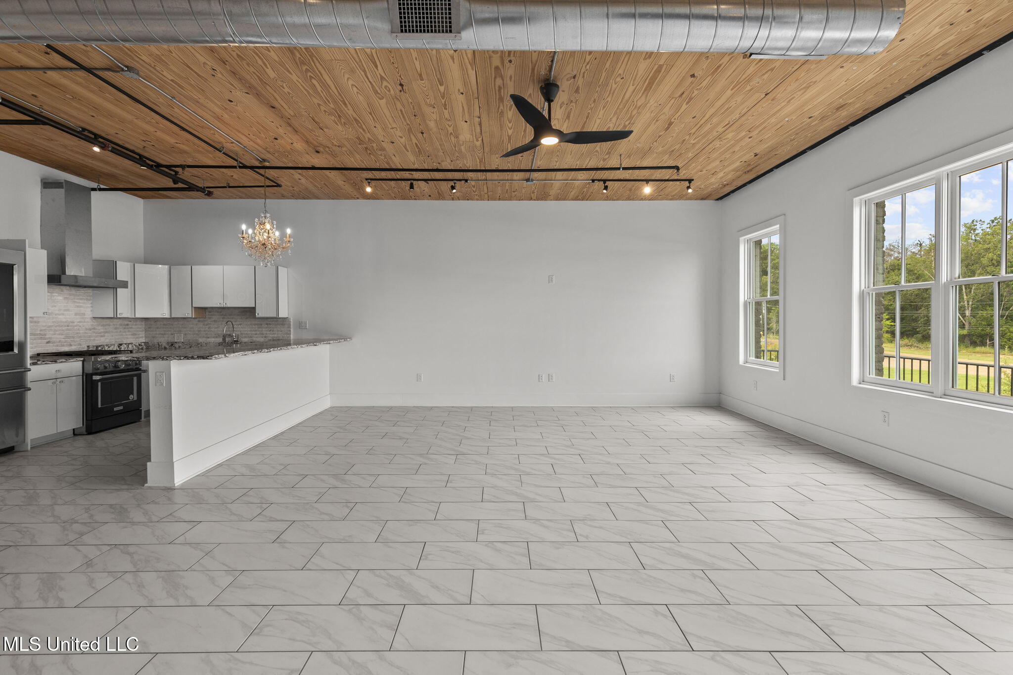 145 Republic Street, Unit 431 Madison, MS 39110 - Photo 18 of 116 17-web-or-mls-LR Penthouse-17