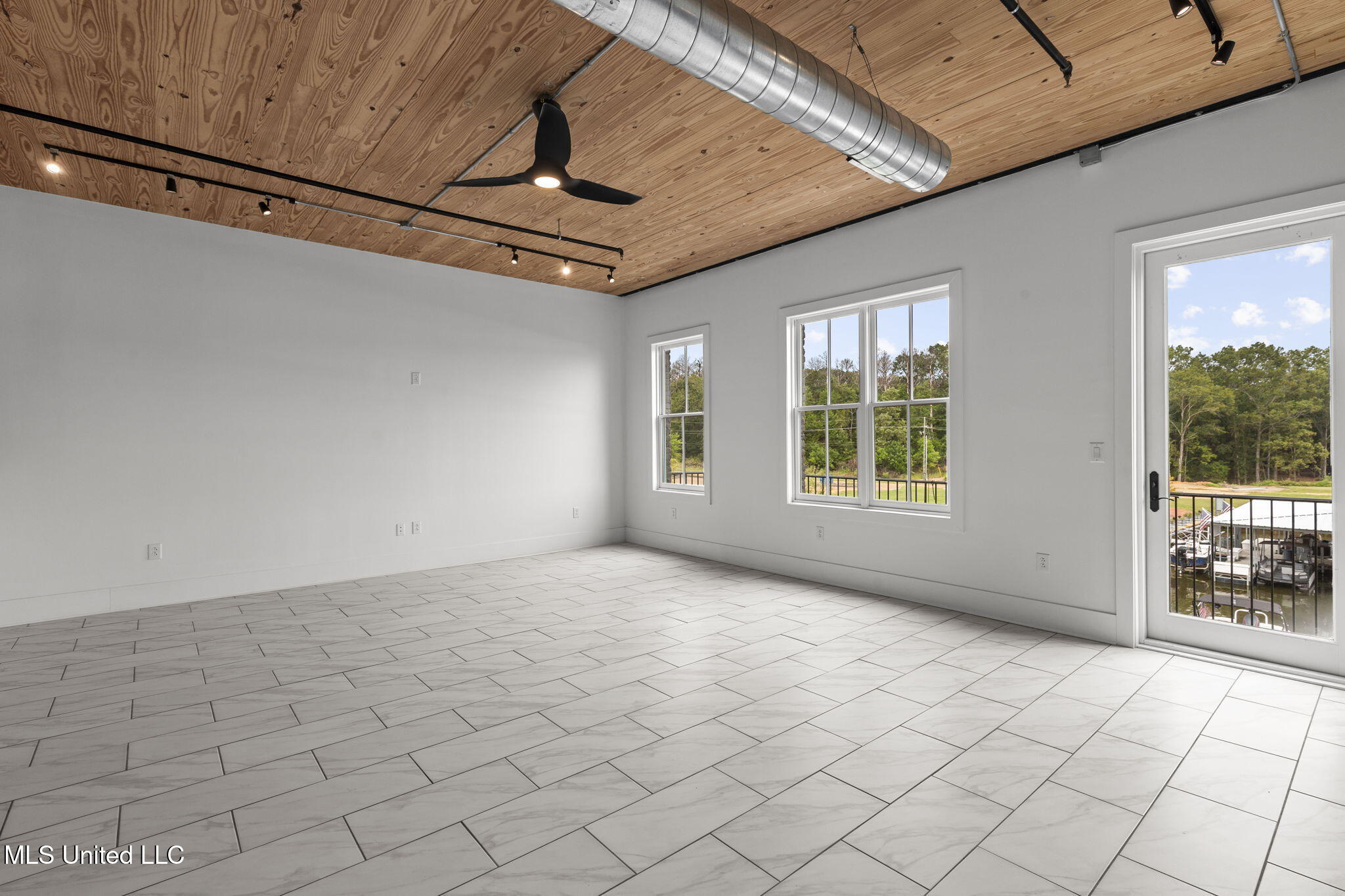 145 Republic Street, Unit 431 Madison, MS 39110 - Photo 19 of 116 18-web-or-mls-LR Penthouse-18