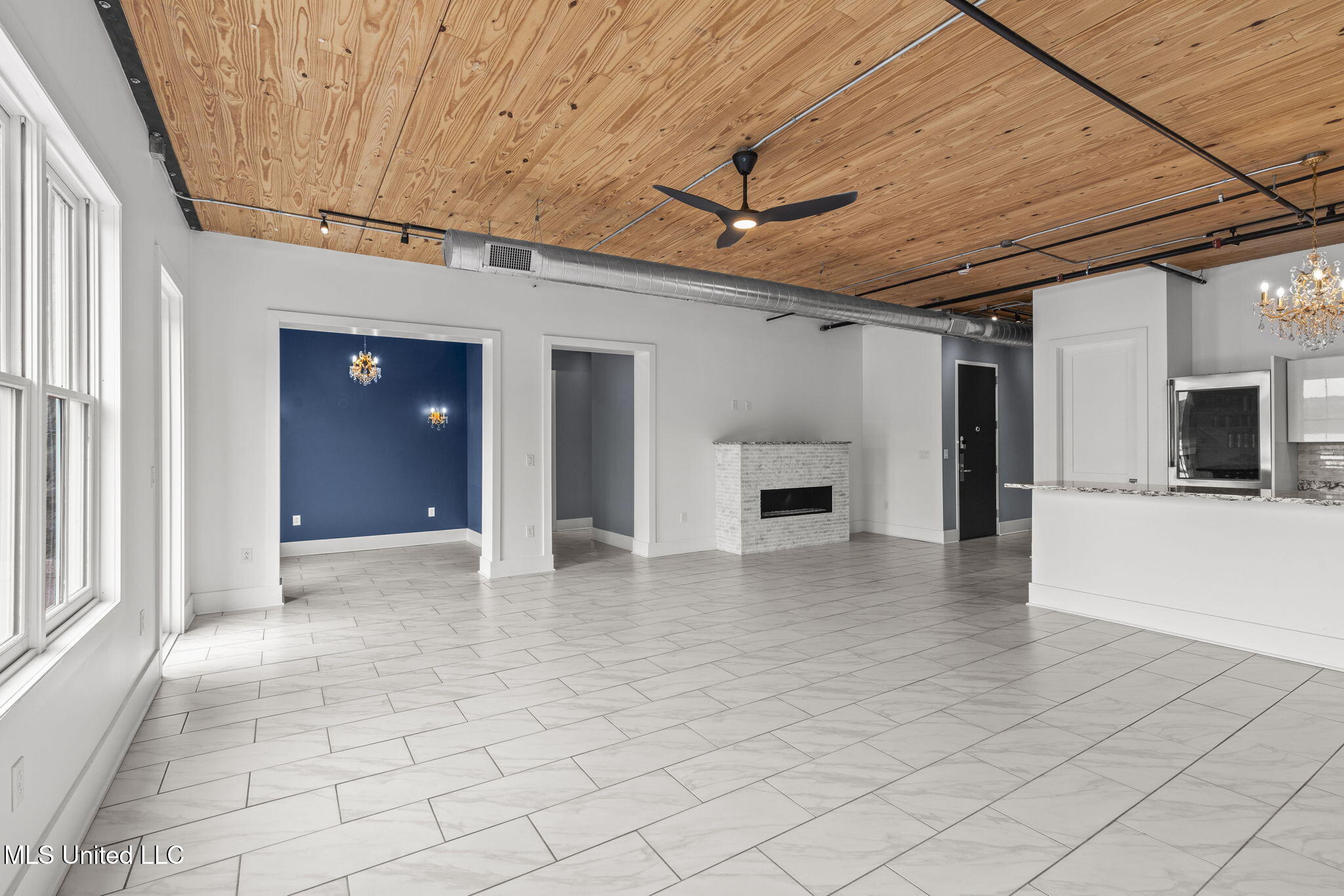 145 Republic Street, Unit 431 Madison, MS 39110 - Photo 23 of 116 21-web-or-mls-LR Penthouse-21