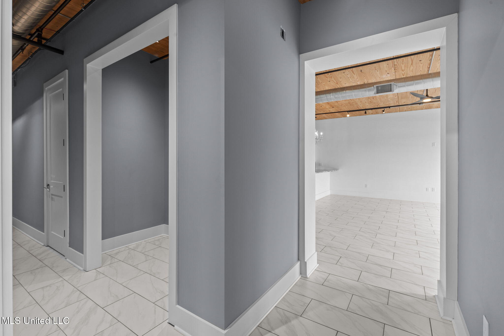 145 Republic Street, Unit 431 Madison, MS 39110 - Photo 41 of 116 39-web-or-mls-LR Penthouse-39