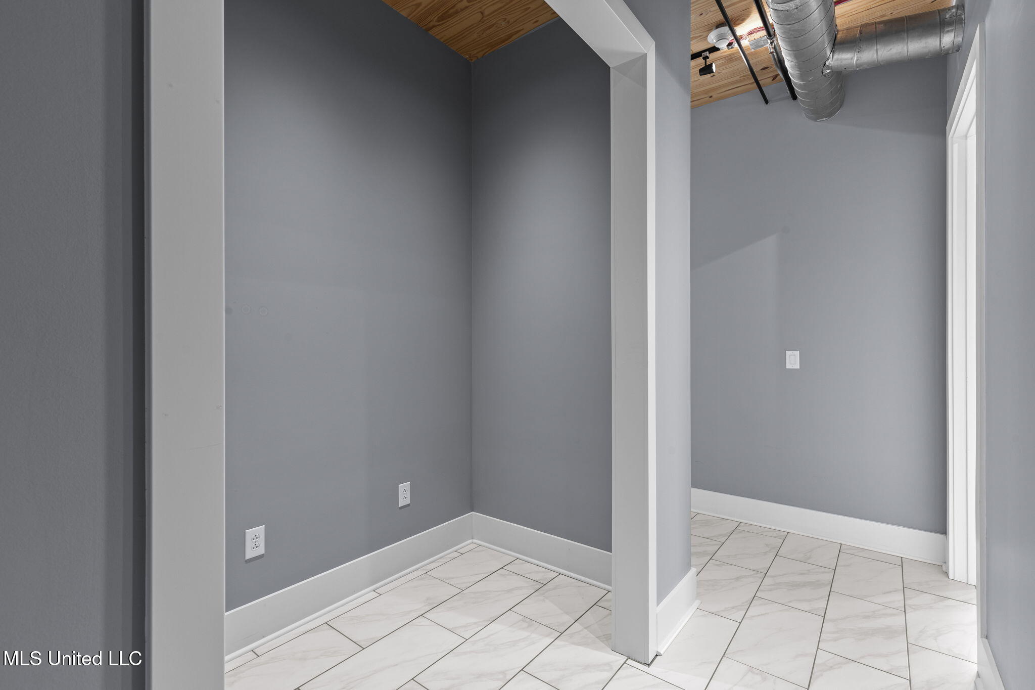 145 Republic Street, Unit 431 Madison, MS 39110 - Photo 43 of 116 41-web-or-mls-LR Penthouse-41