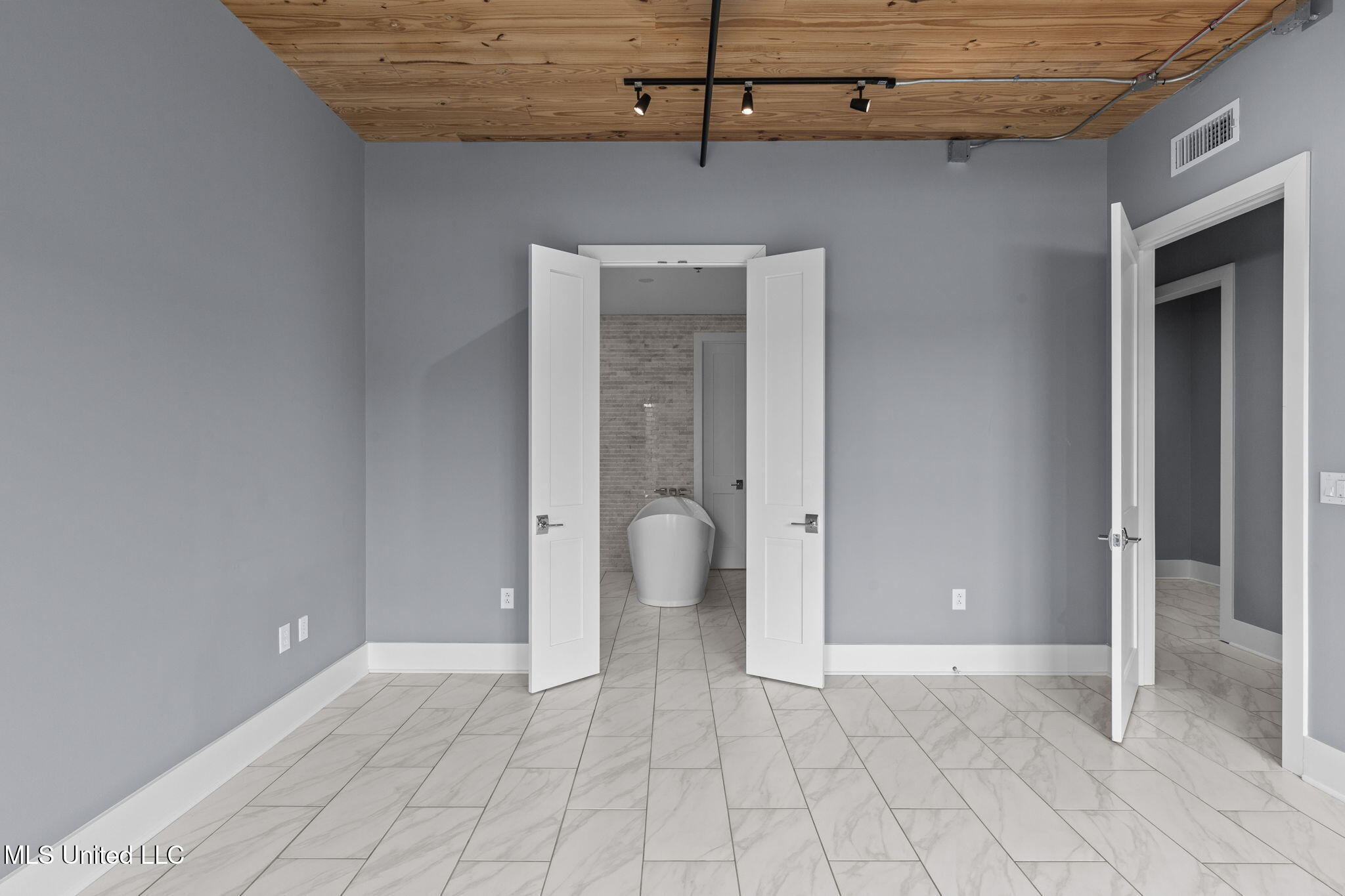 145 Republic Street, Unit 431 Madison, MS 39110 - Photo 53 of 116 50-web-or-mls-LR Penthouse-50