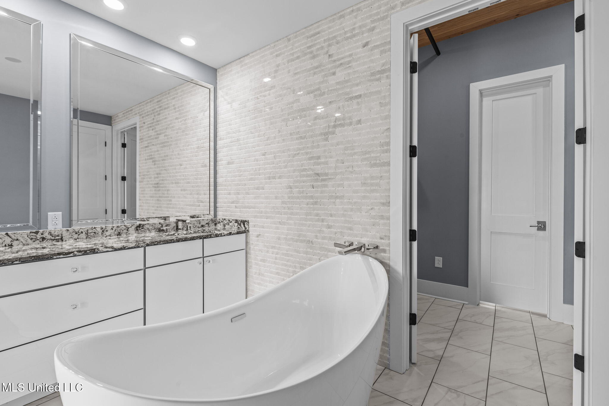 145 Republic Street, Unit 431 Madison, MS 39110 - Photo 59 of 116 56-web-or-mls-LR Penthouse-56