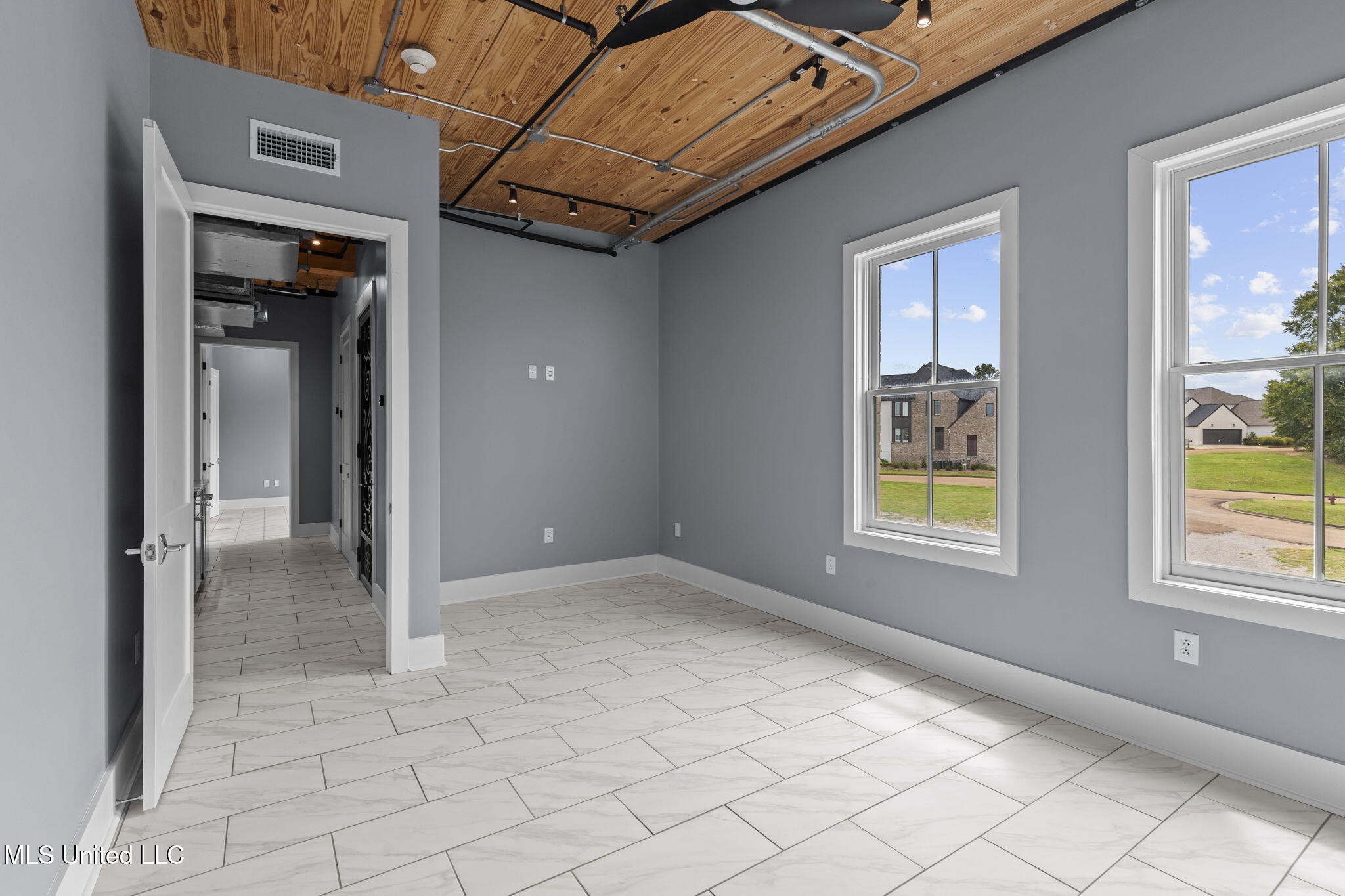 145 Republic Street, Unit 431 Madison, MS 39110 - Photo 77 of 116 73-web-or-mls-LR Penthouse-73