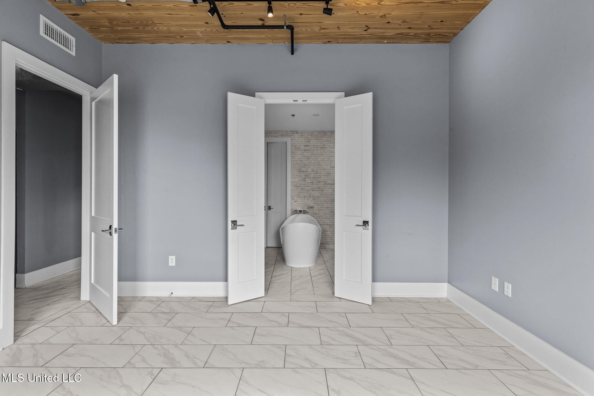 145 Republic Street, Unit 431 Madison, MS 39110 - Photo 86 of 116 81-web-or-mls-LR Penthouse-81