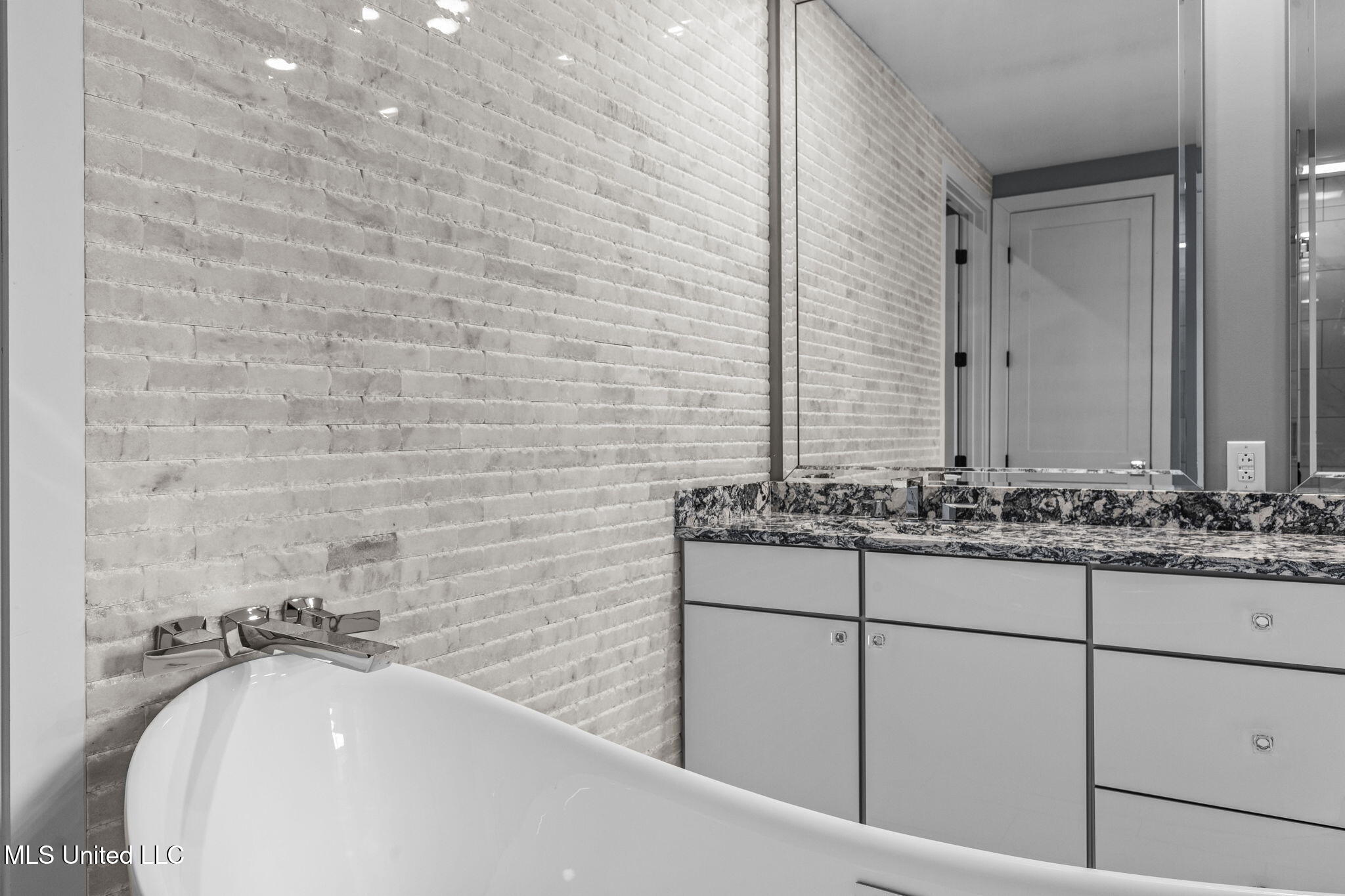 145 Republic Street, Unit 431 Madison, MS 39110 - Photo 95 of 116 90-web-or-mls-LR Penthouse-90