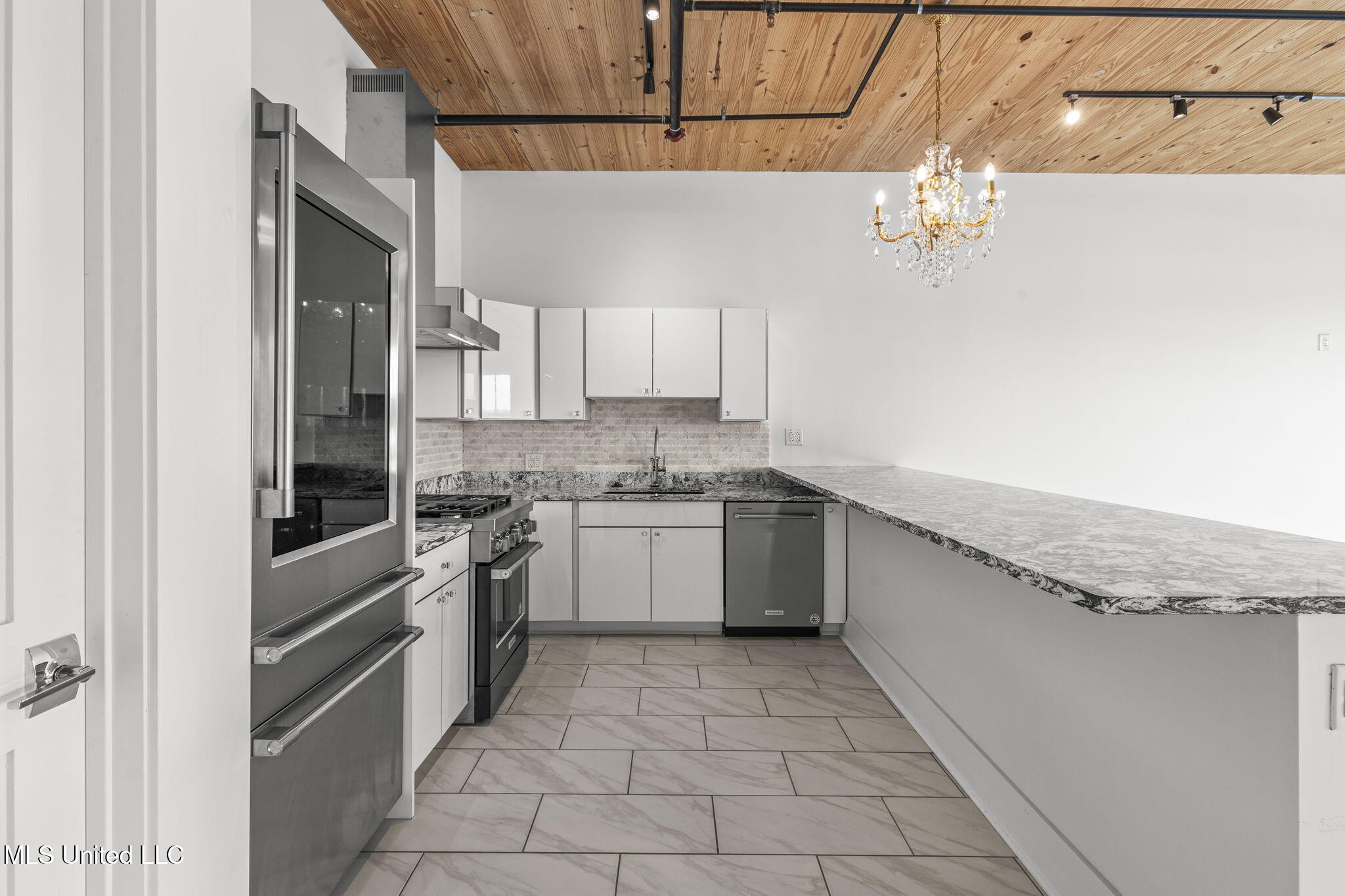 145 Republic Street, Unit 431 Madison, MS 39110 - Photo 10 of 116 9-web-or-mls-LR Penthouse-9