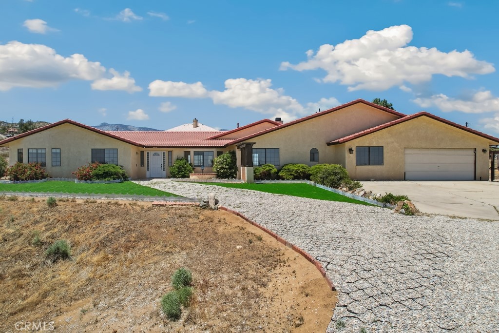 8636 Riggins Road Phelan, CA 92371 - Photo 1 of 1 a front view of house with yard and green space