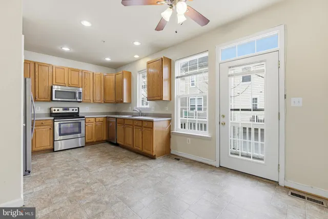 $2,390 | 5507 Hartfield Avenue, Suitland, MD 20746