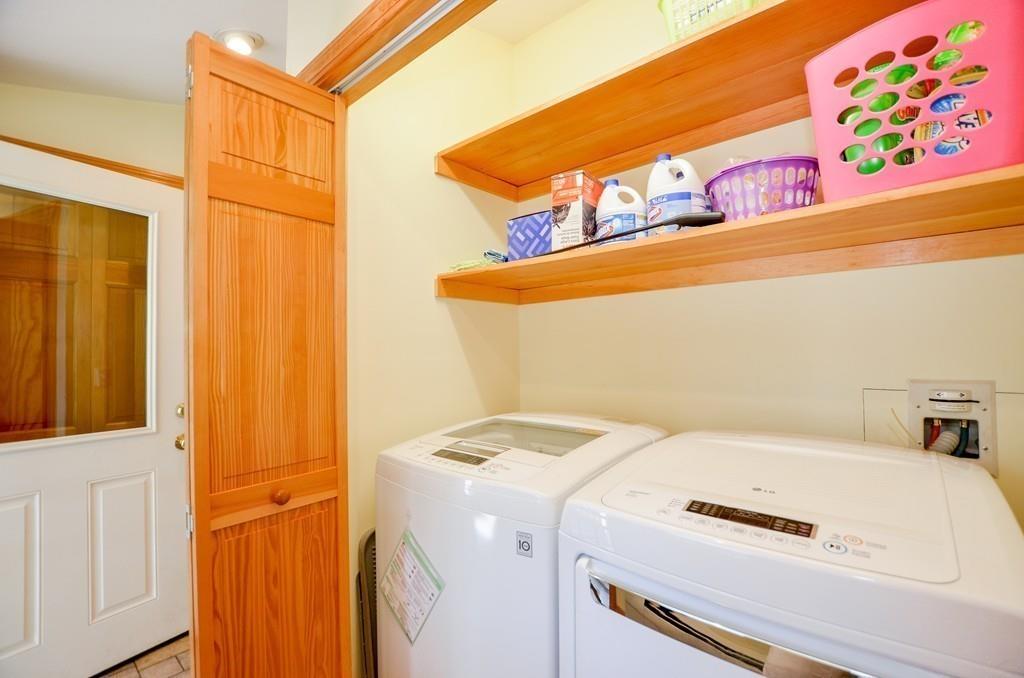 899 Walnut Plain Road Rochester, MA 02770 - Photo 24 of 42 a utility room with dryer and washer