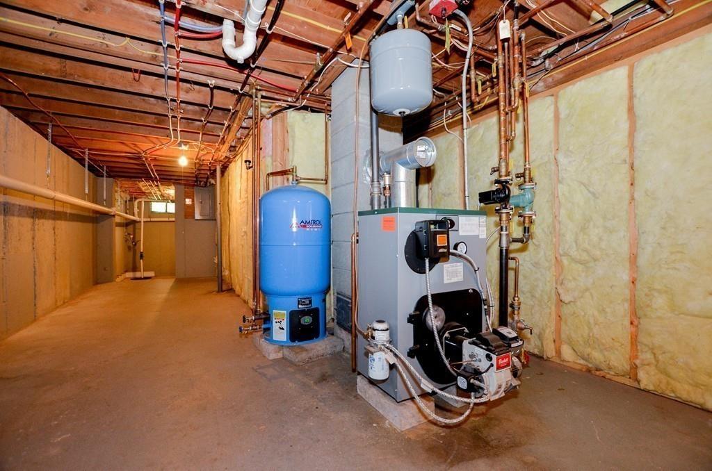 899 Walnut Plain Road Rochester, MA 02770 - Photo 41 of 42 a view of a room with gym equipment