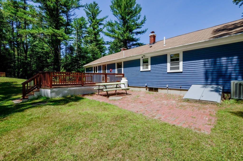 899 Walnut Plain Road Rochester, MA 02770 - Photo 6 of 42 a front view of a house with garden
