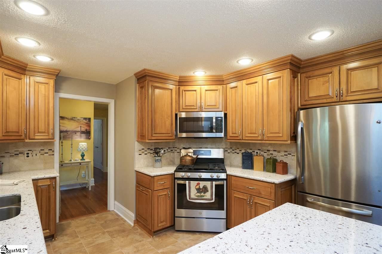 208 Laurel Road Greer, SC 29651 - Photo 14 of 32