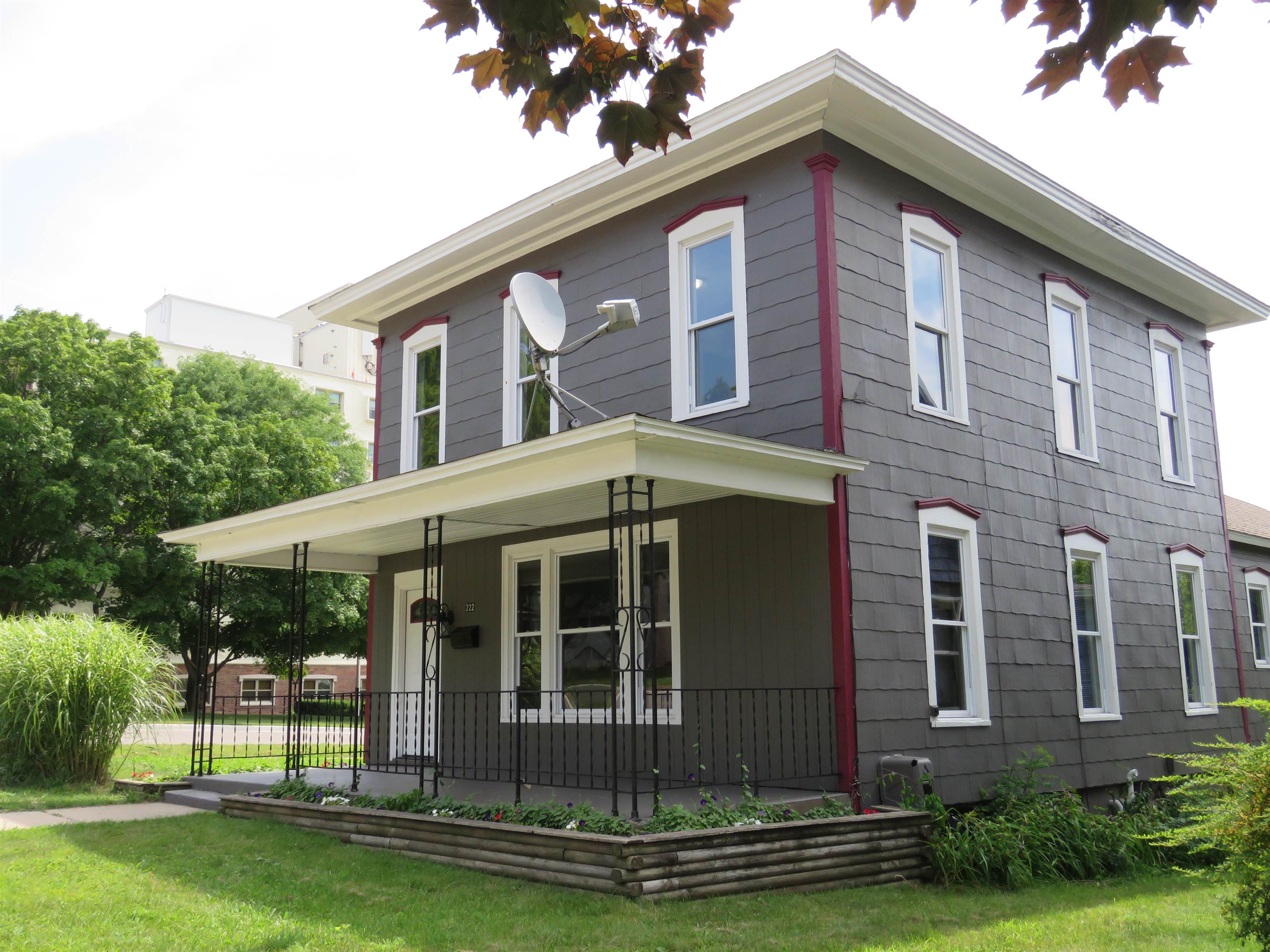 222 East Harris Street Cadillac, MI 49601 - Photo 2 of 18 1925319-95cce113-86cf-480e-91bc-b472b153f2a8.JPG
