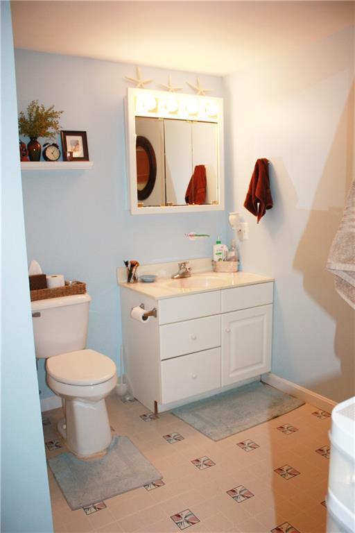 280 Gray Road Gorham, ME 04038 - Photo 30 of 35 Apartment bathroom